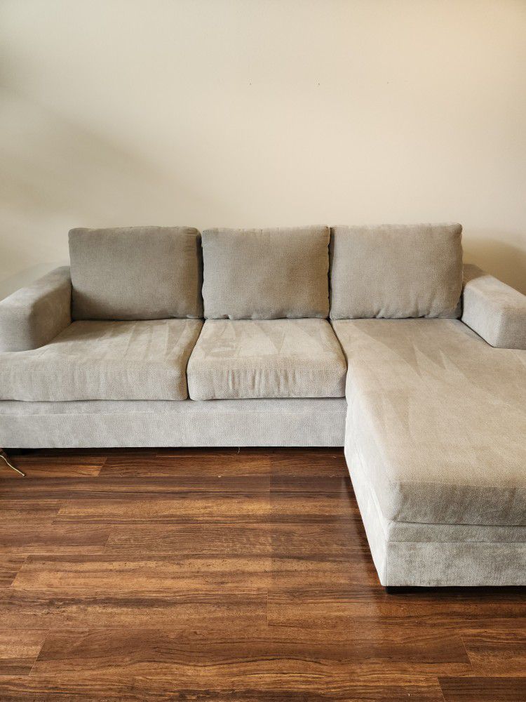 Sectional Sofa 97" With reversible Chaise