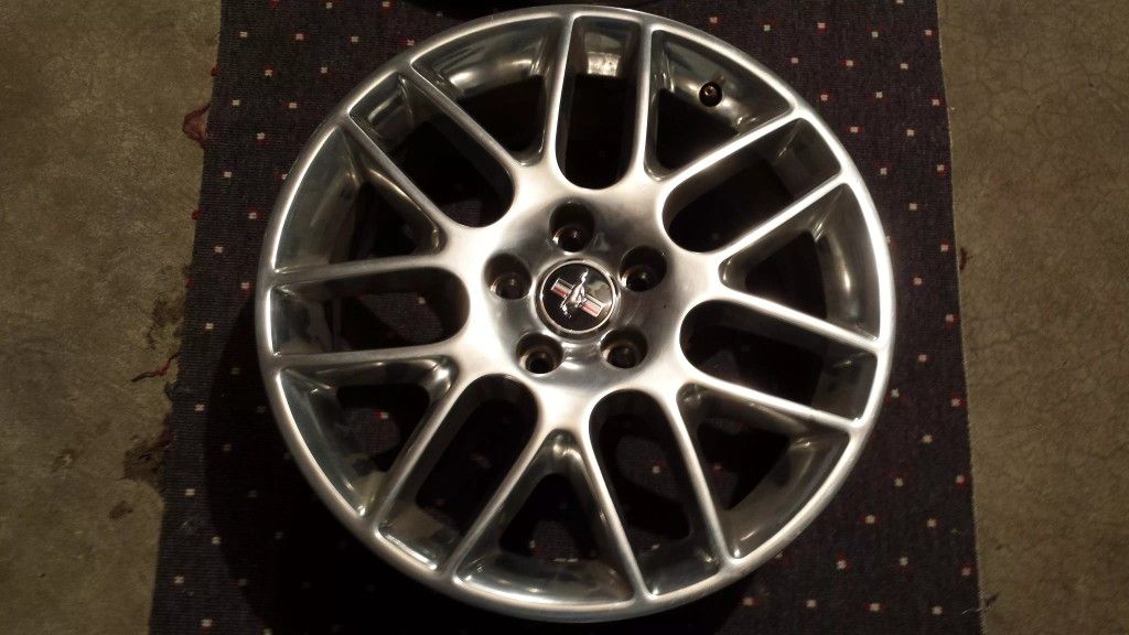 2012 V6 ford mustang R17"rims air pressure sensors included
