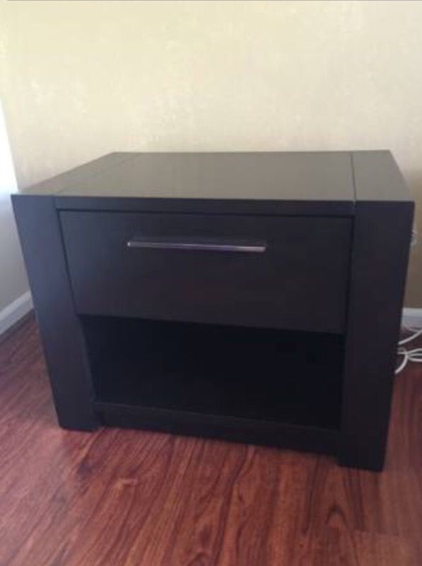 O-Palier dark brown nightstand