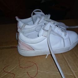 Lou Vuitton Girls Shoes Size 31