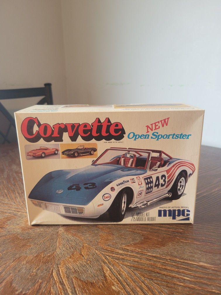 MPC #1-7606 Corvette Open Sportster 1/25 Scale Model Kit 