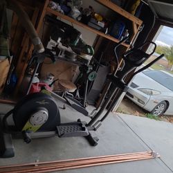 Pro form 900 Elliptical Machine