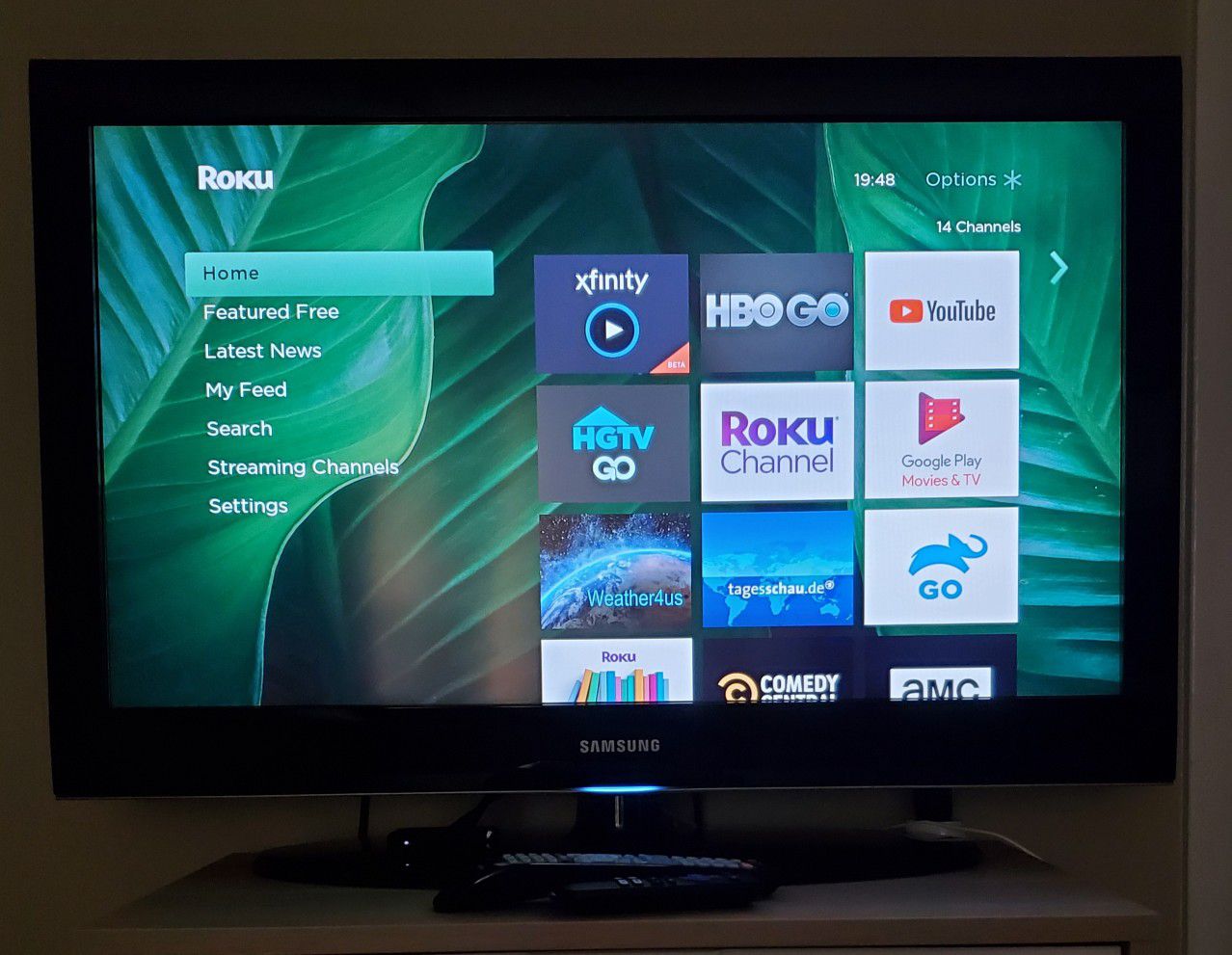 Samsung TV 37 inches with Roku