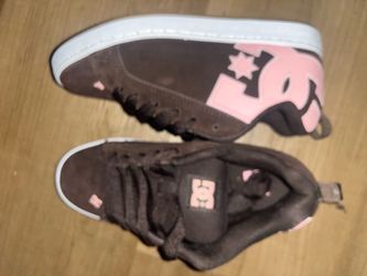 DC brown/pink sneakers