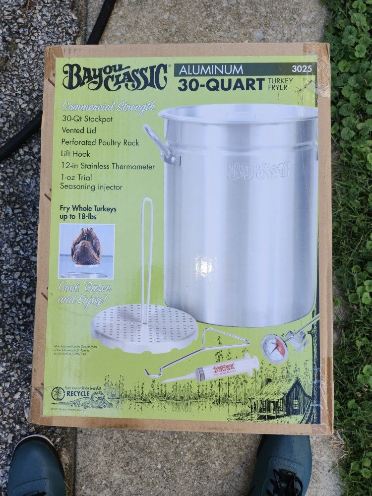 Bayou Classic Turkey Fryer #3025 Factory Sealed