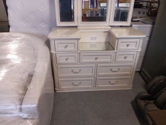 This is one beautiful dresser will look good in your bedroom have nine drawers