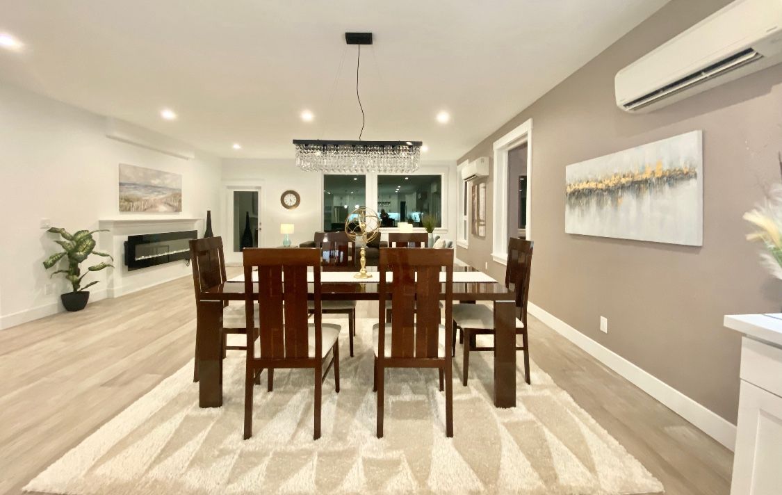 Beautiful Dining table with 6 Chairs