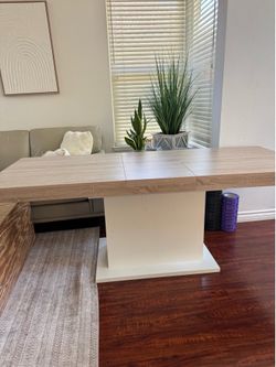 Expandable table light oak and white base
