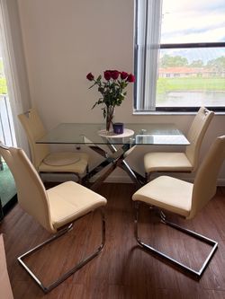 Mesa de comedor para 4