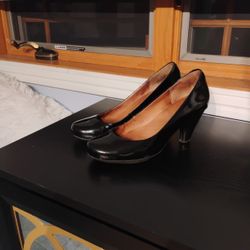 8 Woman's Black Pumps