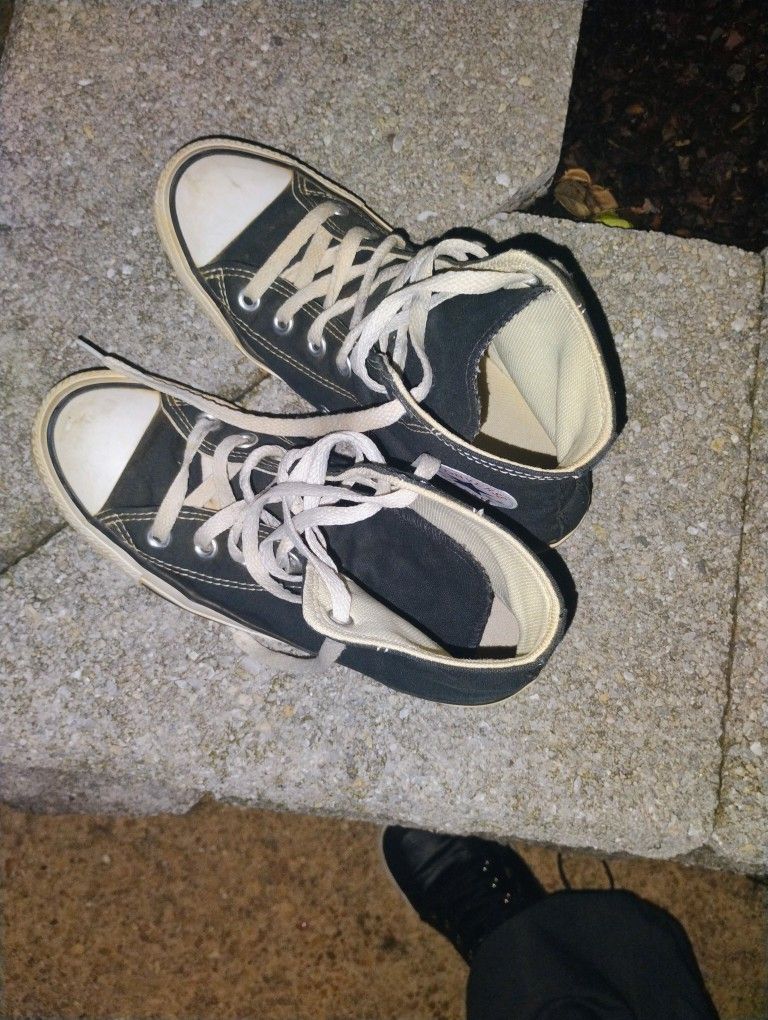 Converse Ladies 6. Men's 4 Good Condition Pickup Only Cash