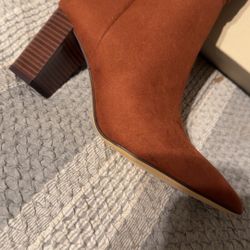 Heeled Boots Size 7.5 Brown 