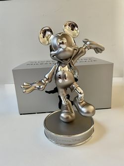 Disney D23 FanClub, Mickey Mouse Millstone Statue