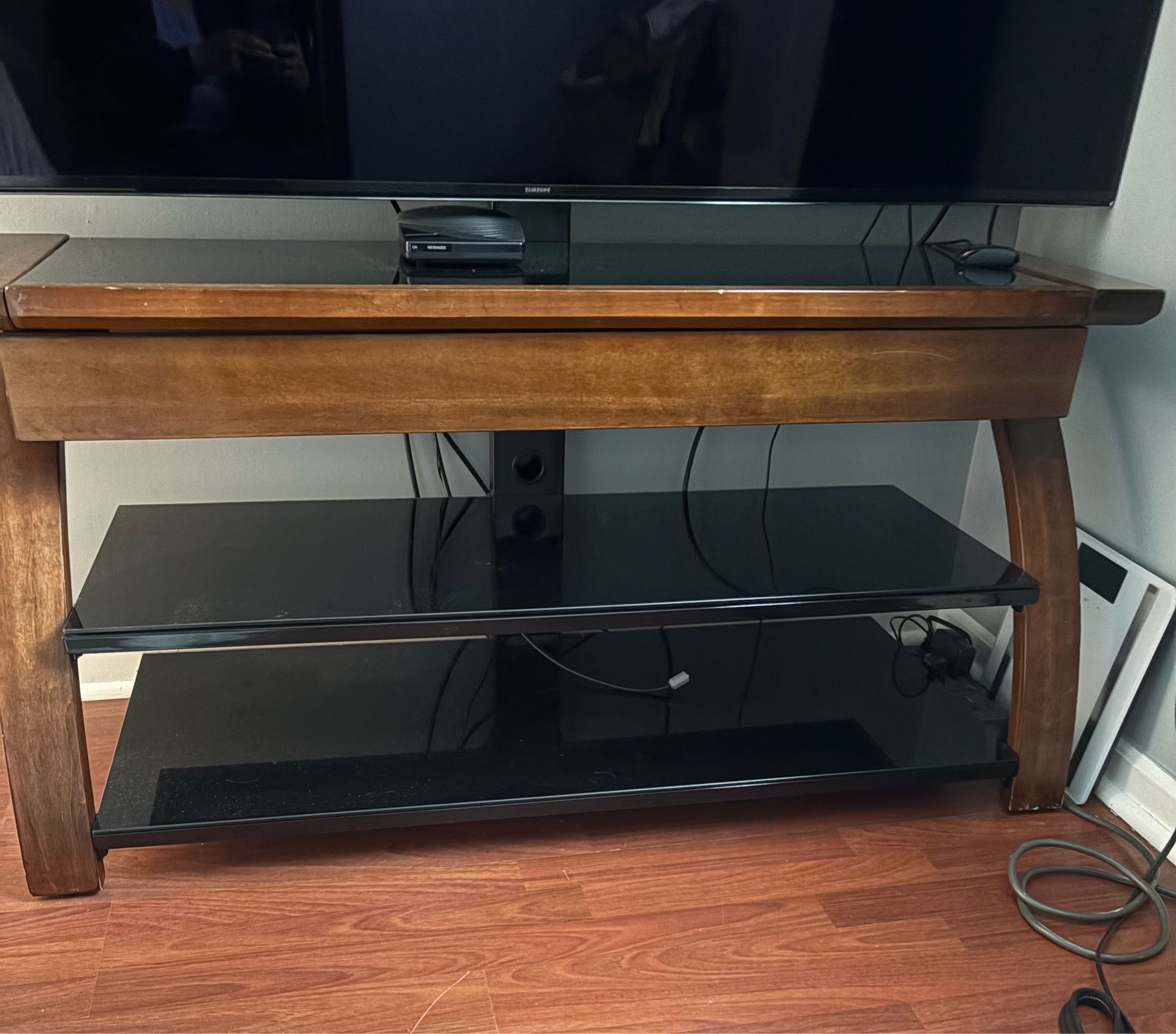 Samsung TV w/ stand
