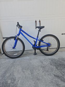 SPECIALIZED HOT ROCK 24 bike, mostly kids/ youth 5-15, new cost around 500 selling for only $225