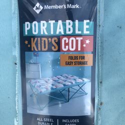 Kid’s Cot (collapsible)
