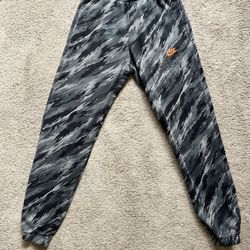 Nike Sportswear Essentials Fleece Black Camo Pants Men’s Size XS DD5145-010