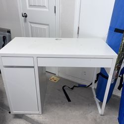 Desk With Kida Chair