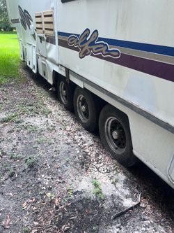 Fifth wheel trailer home