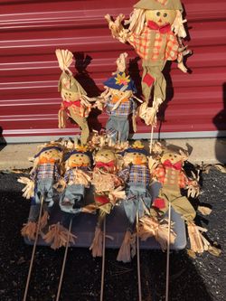 8 Scarecrows