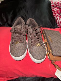 Shoe and wallet