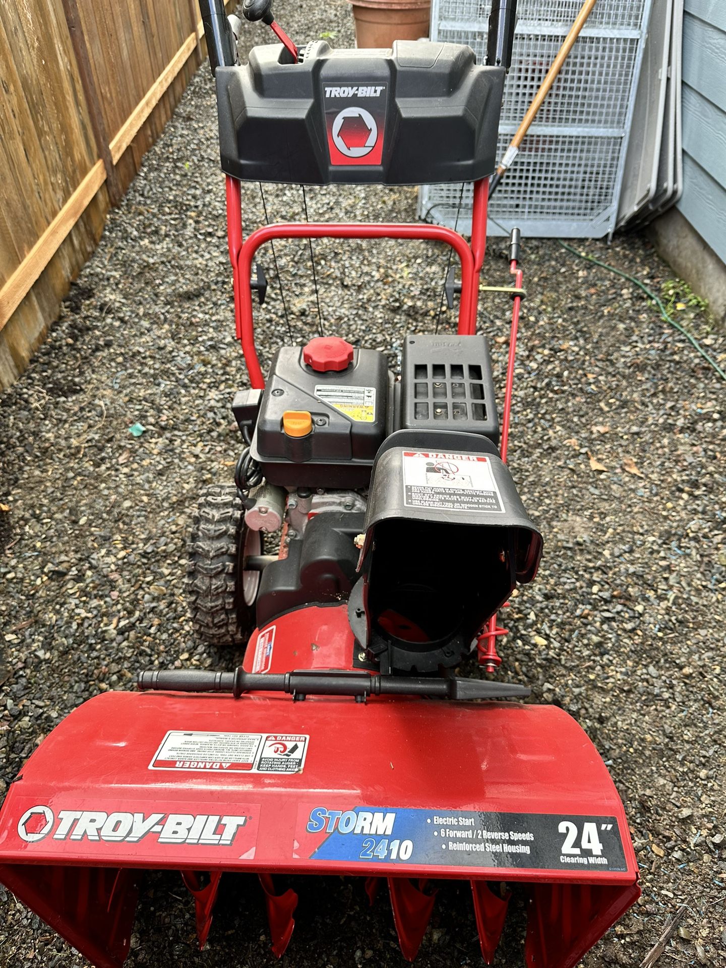 Troy Bilt 24” Snow Blower Storm 2410