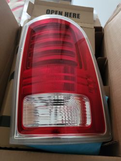 2013 -2018 DODGE RAM RH PASSENGER SIDE REAR TAIL LIGHT OEM.