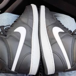 NIKE COURT VISIONS B/W 10.5