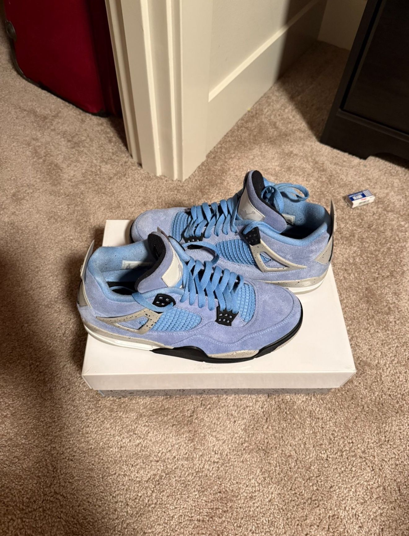 Jordan 4 unc Size 9