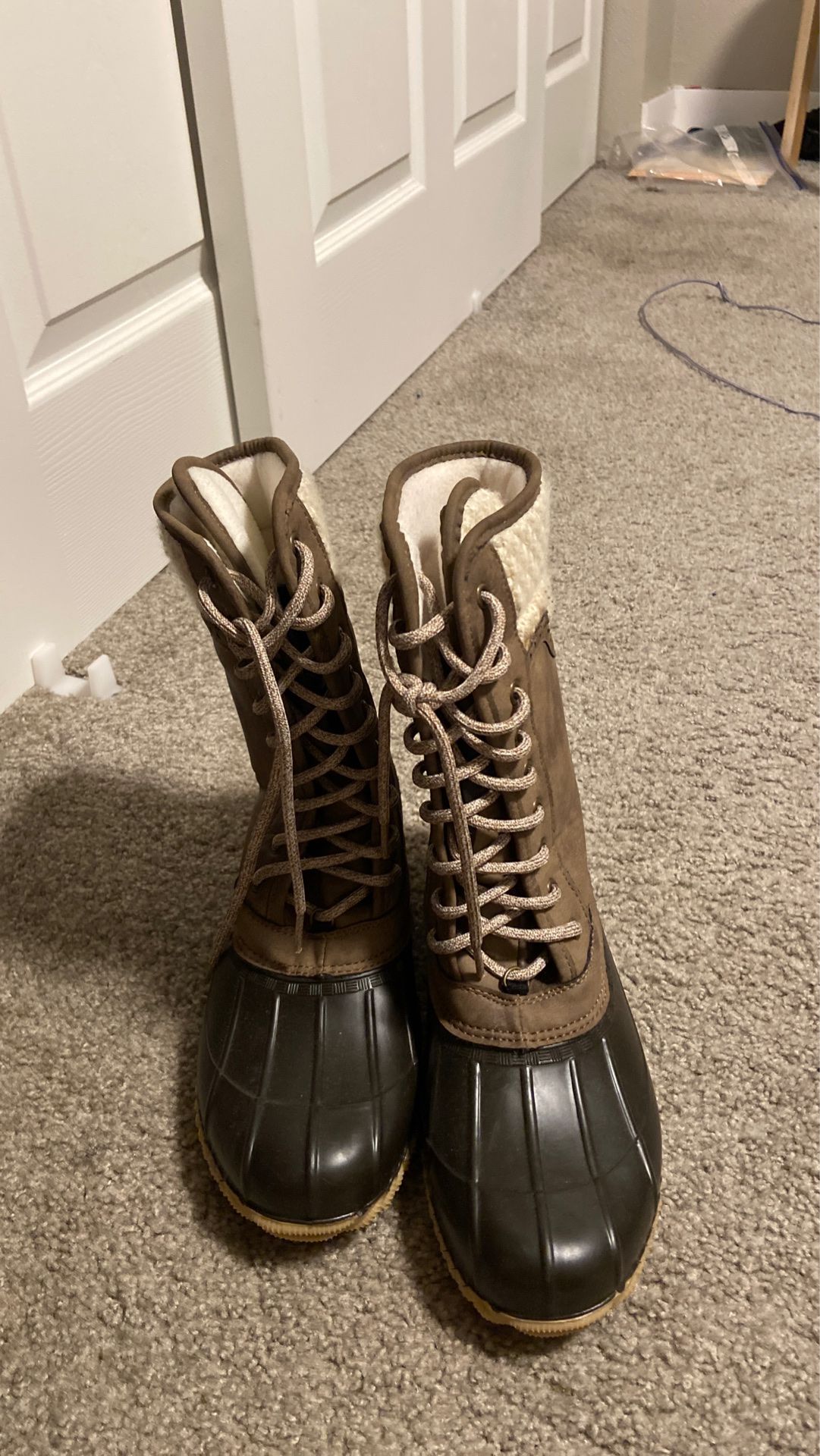 Rain boots 10