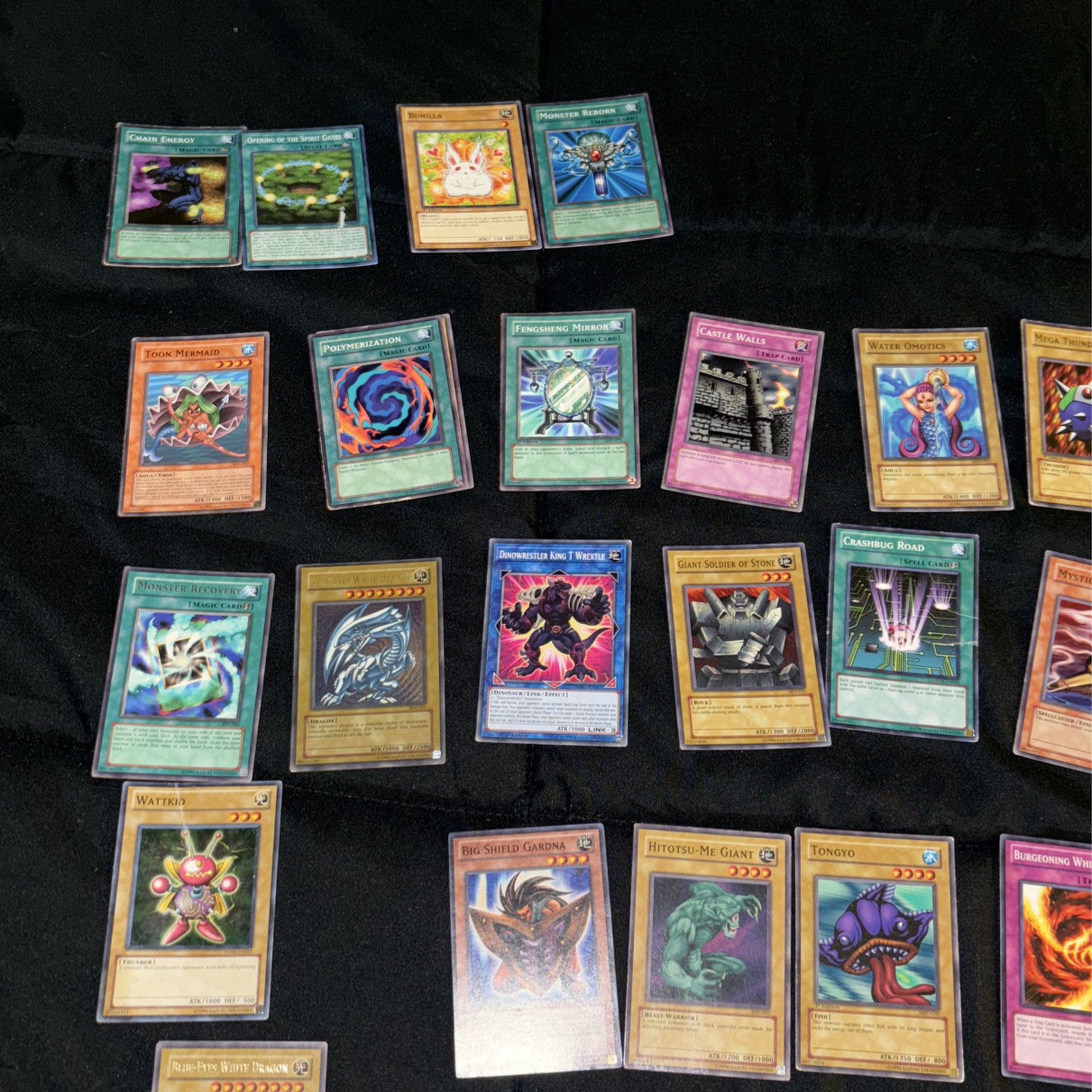 Yu-gi-oh. Lots of Cards excellent condition 165 Total