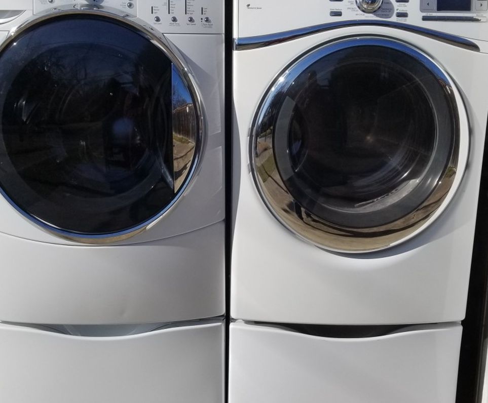 Whirlpool Super Capacity Washer And Dryer On Pedestals