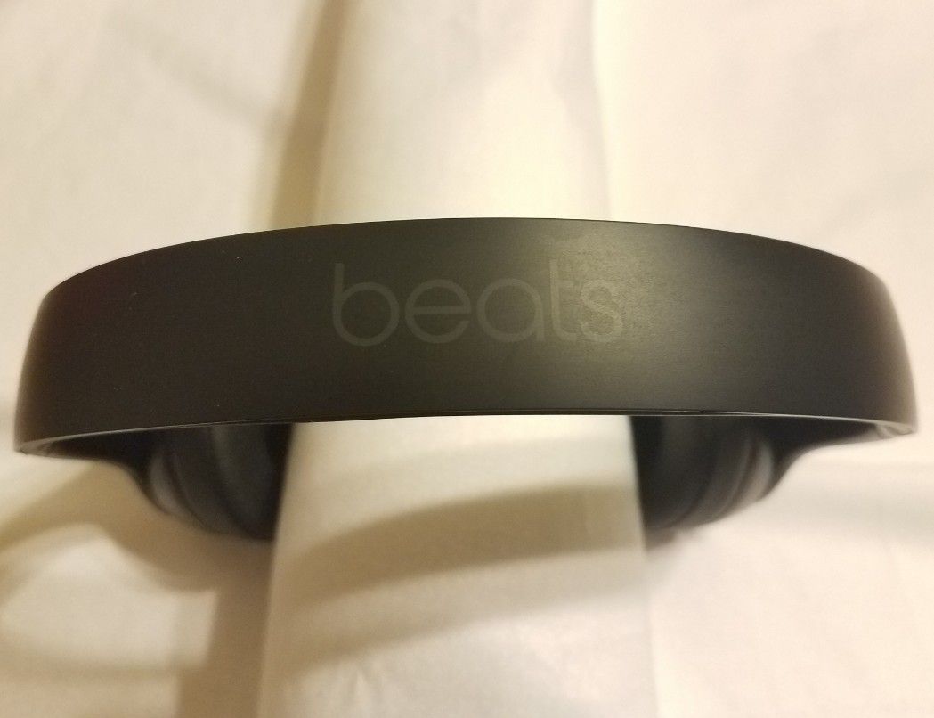 BEATS SOLO 3 - WIRELESS HEADPHONES(6 pics above)