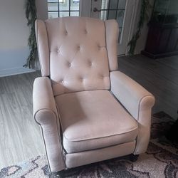 Medium Recliner 