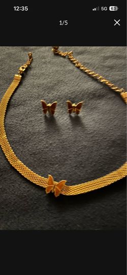 It’s A Beautiful set it’s A choker necklace, and earring