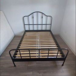 Queen Bed With Slated Base 