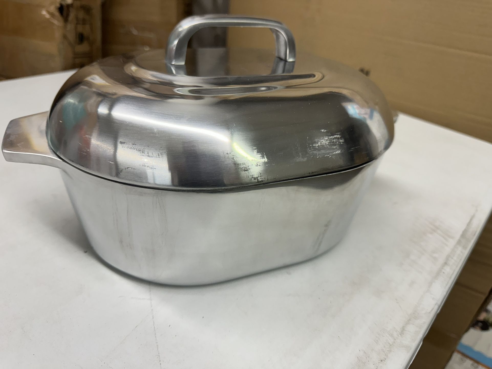 IMUSA 11in H. Cajun Cast Aluminum Oval Roaster with Lid