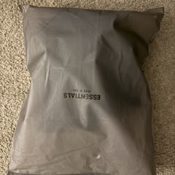 Essentials Medium Black 