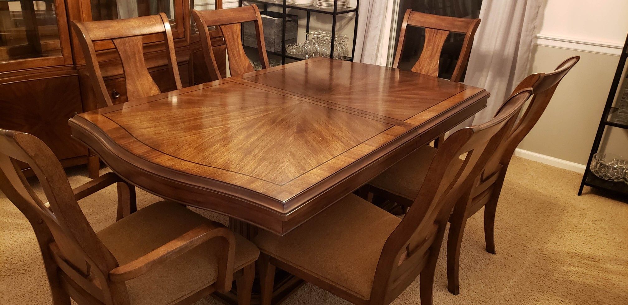 Dining Room Set w/Cabinet