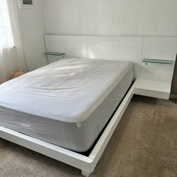 Glossy White Wood Bed with Drawers 