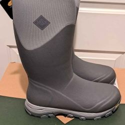 Men's Muck Boots Size 12 $120.00
Bakersfield Ca 93307.
