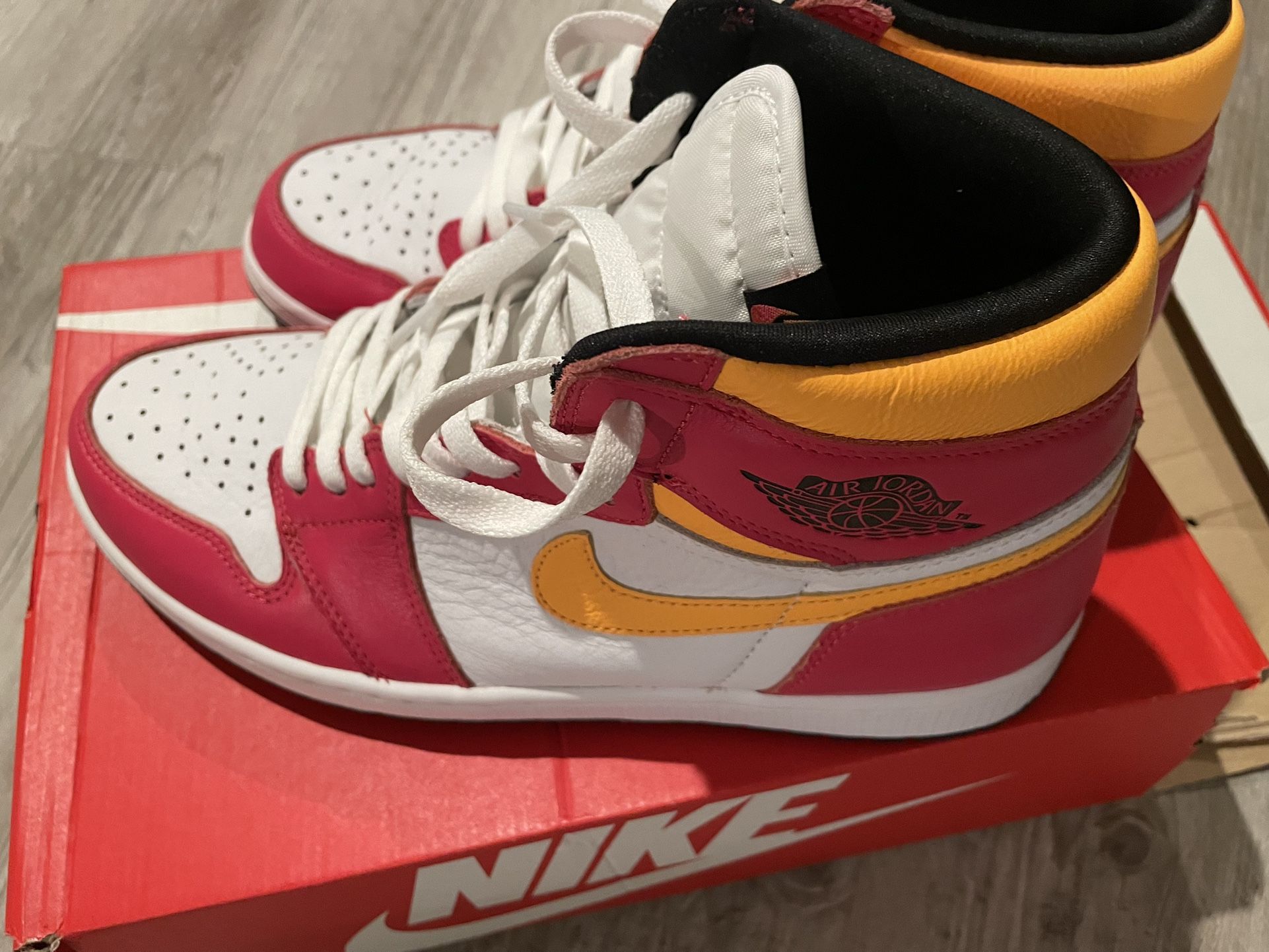 Air Jordan 1 Retro High OG 'Light Fusion Red' ( MEN 11.5)