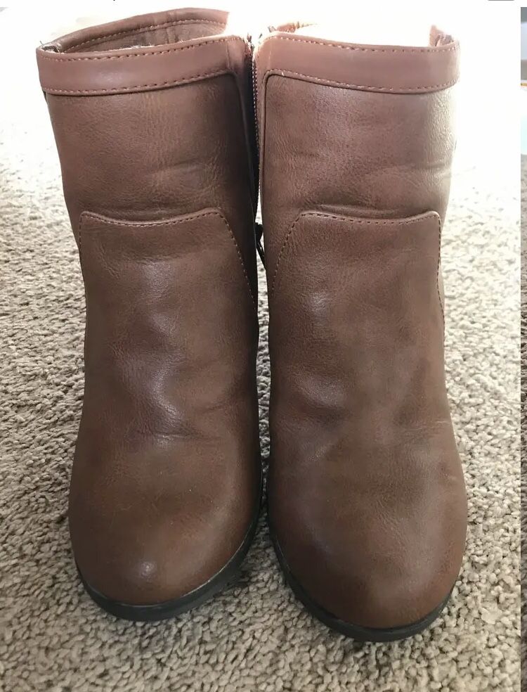 Womens Boots Size 7