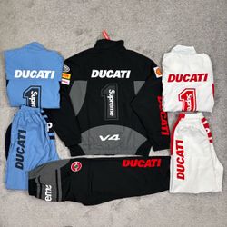 SUPREME SUIT SIZE  S-M-L-XL