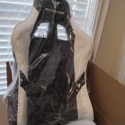 GXTRACE gaming chair, specifically Model GXT001-WHITE