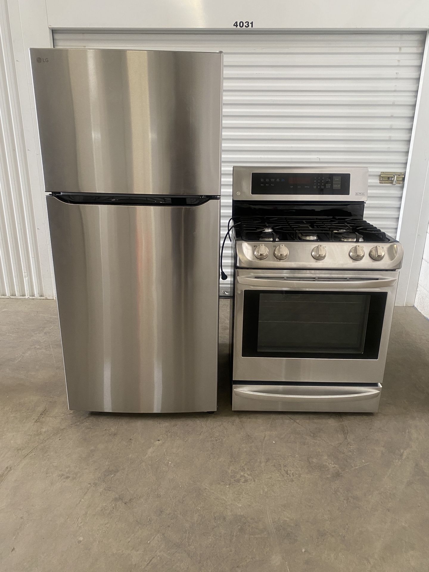 LG Refrigerator + Stove Set – Stainless Steel