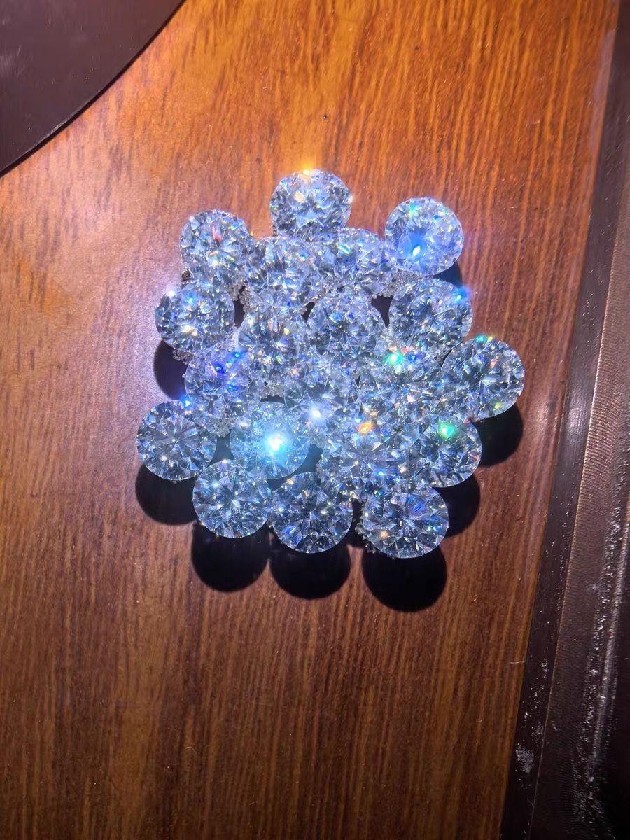 One-carat D-color VVS moissanite gemstone (randomly selected).