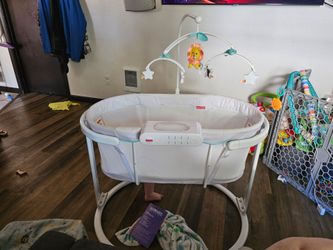 Fisher-Price Soothing Motions Bassinet