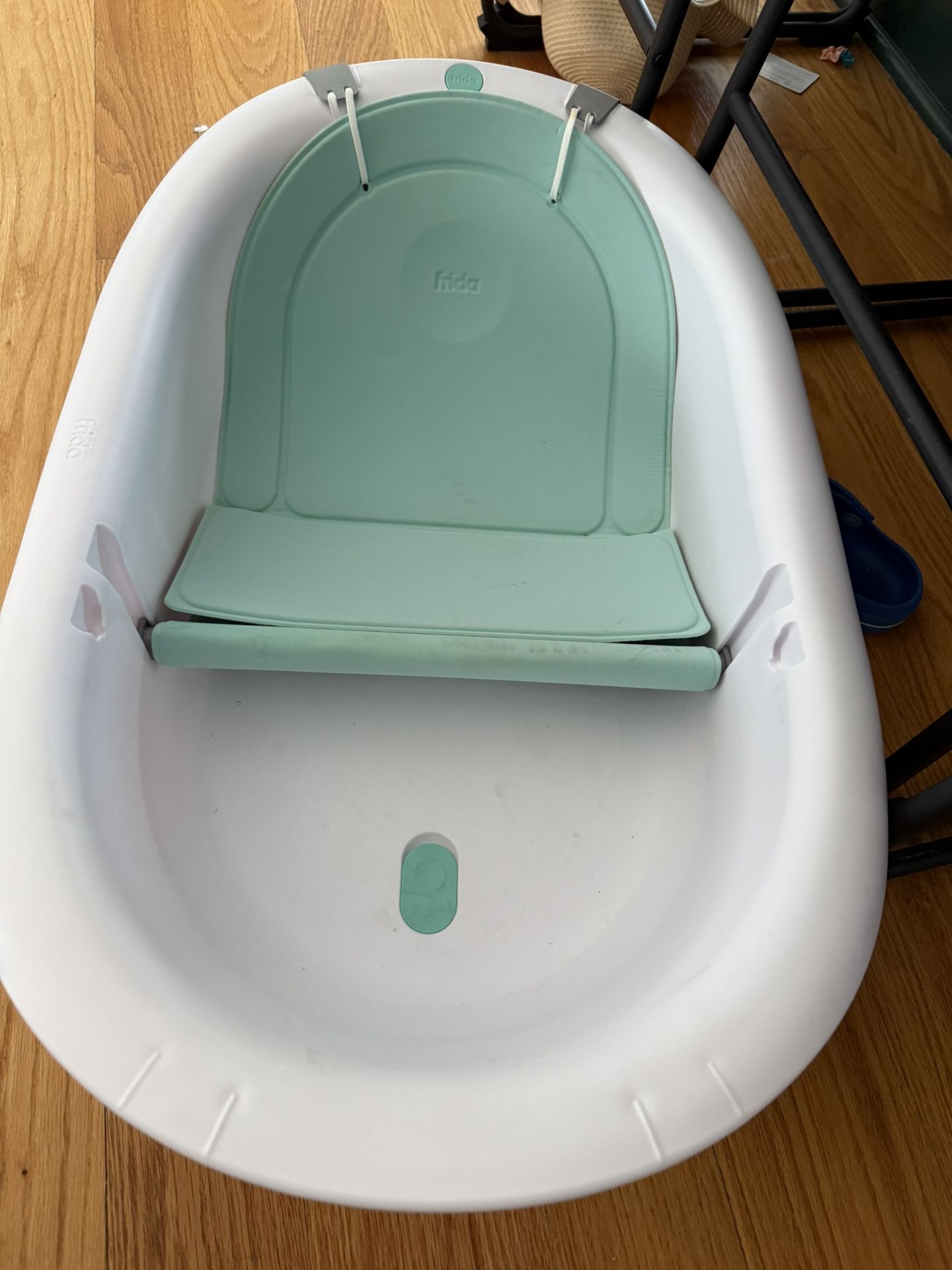 Frida Baby Bathtub