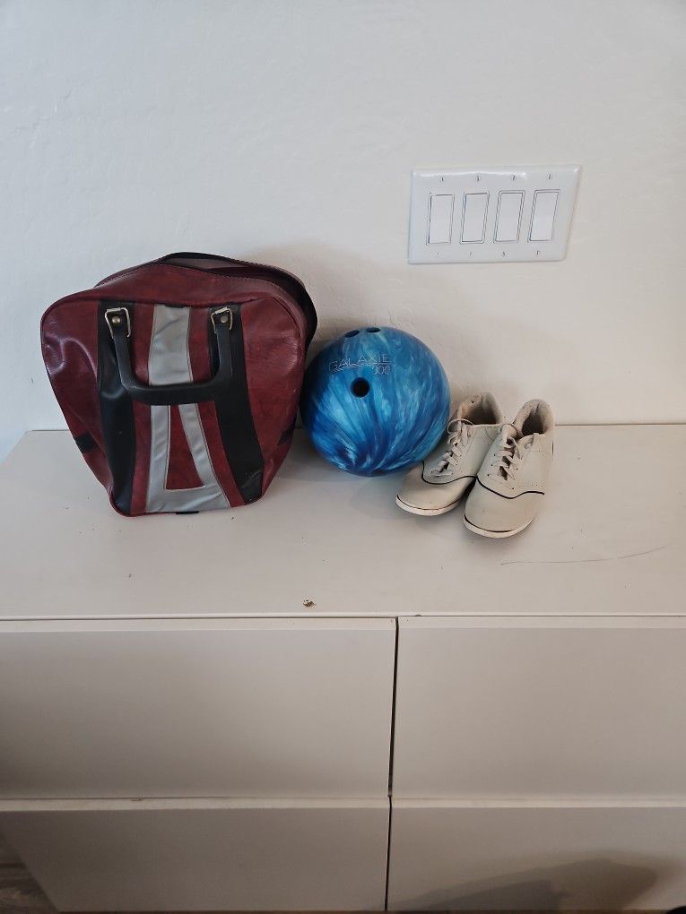Vintage Leather Bowling Ball Set